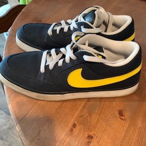 Nike Sneakers Size 9